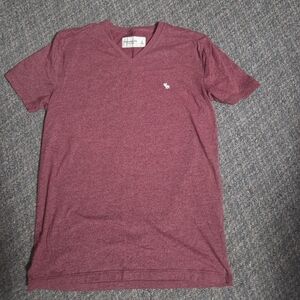 Abercrombie & Fitch Men's V‑Neck Tee in Maroon